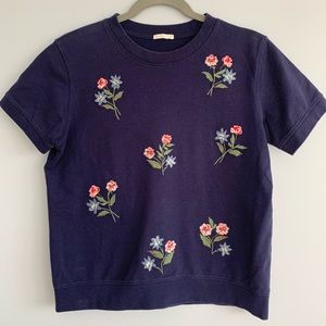 Short sleeves with embroidered patterns